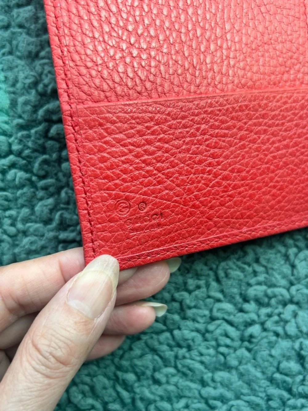 NWT Authentic Gucci Pebbled Calf Leather Passport Wallet Poppy Red